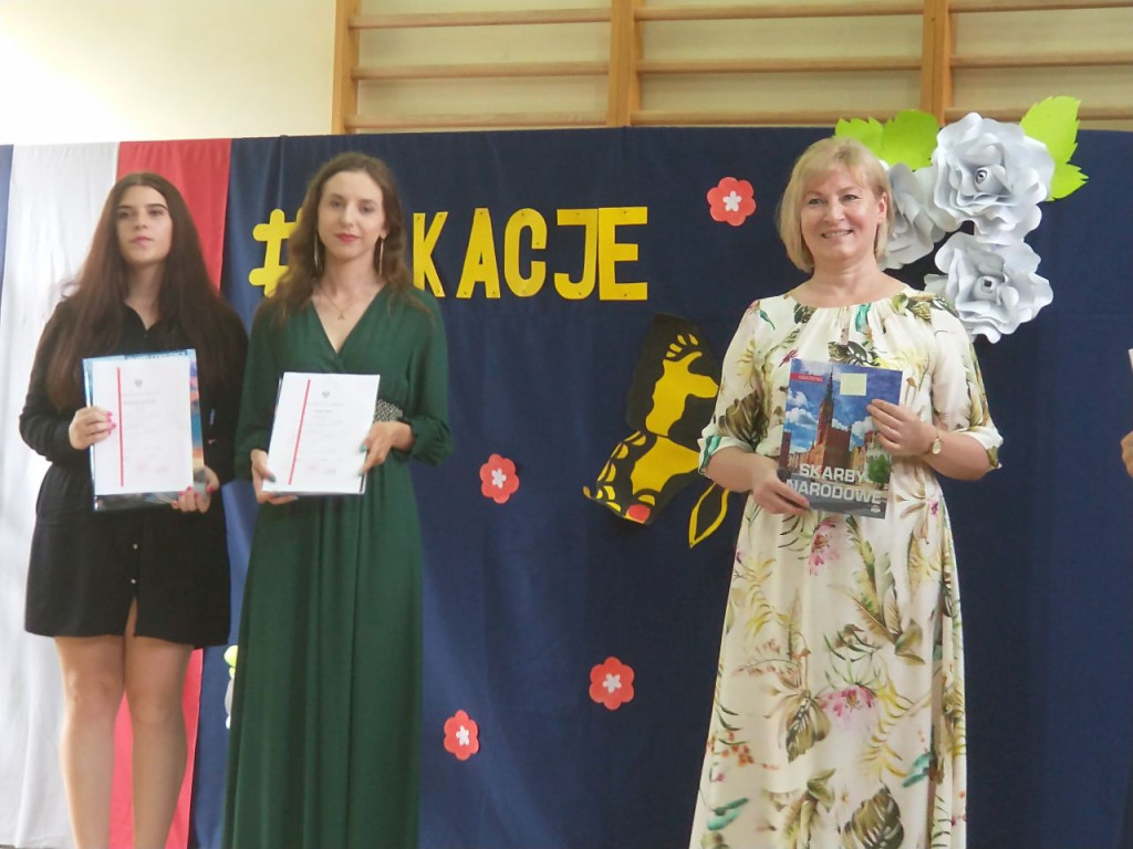 Uczniowie szkół średnich rozpoczęli wakacje! [wideo, fotogaleria]