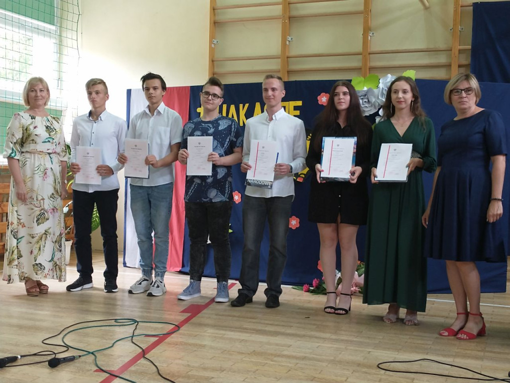 Uczniowie szkół średnich rozpoczęli wakacje! [wideo, fotogaleria]