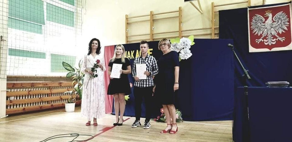Uczniowie szkół średnich rozpoczęli wakacje! [wideo, fotogaleria]
