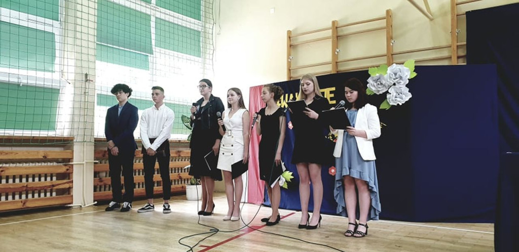 Uczniowie szkół średnich rozpoczęli wakacje! [wideo, fotogaleria]
