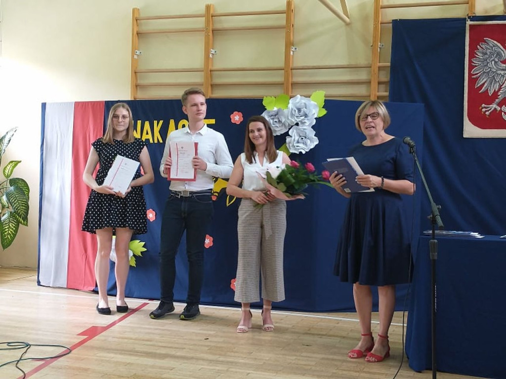 Uczniowie szkół średnich rozpoczęli wakacje! [wideo, fotogaleria]