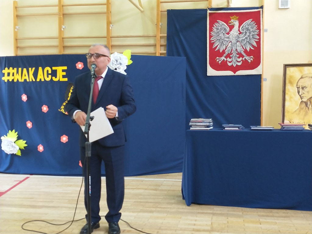 Uczniowie szkół średnich rozpoczęli wakacje! [wideo, fotogaleria]