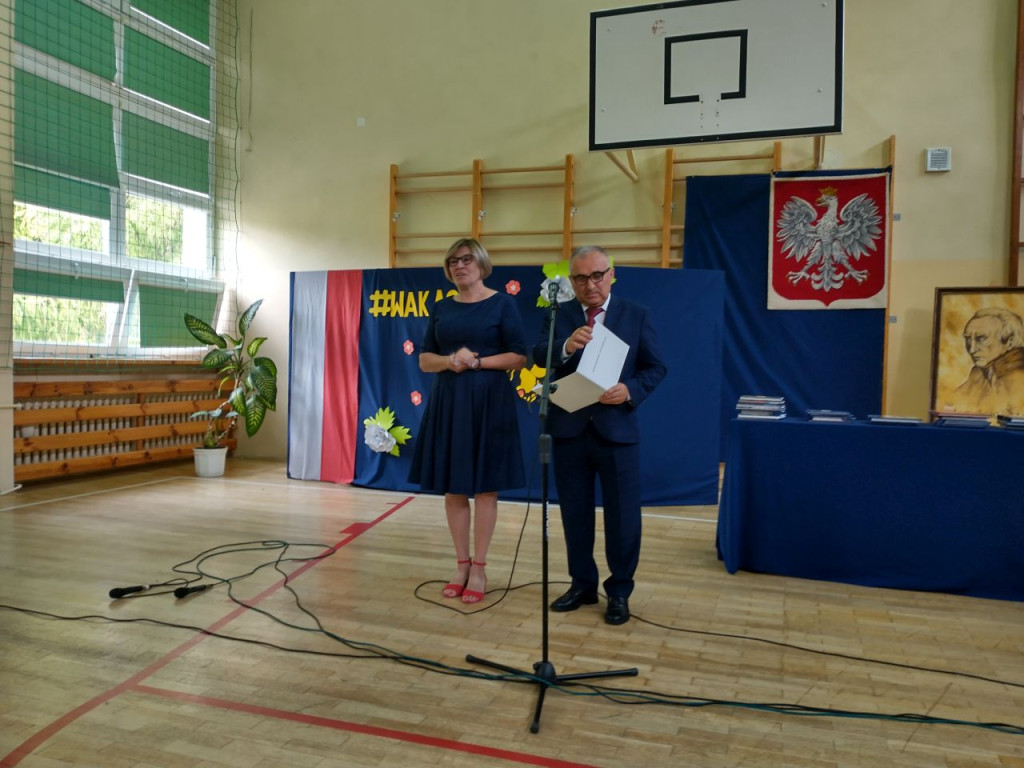 Uczniowie szkół średnich rozpoczęli wakacje! [wideo, fotogaleria]