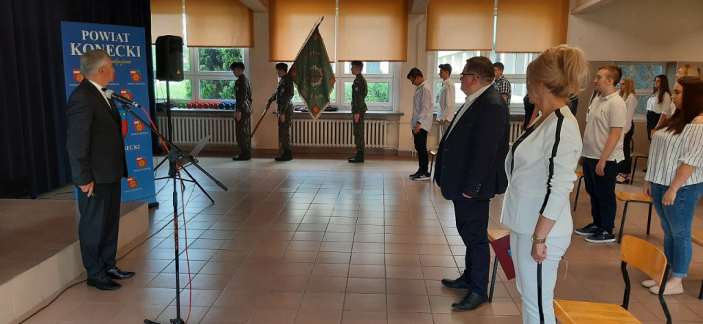 Uczniowie szkół średnich rozpoczęli wakacje! [wideo, fotogaleria]