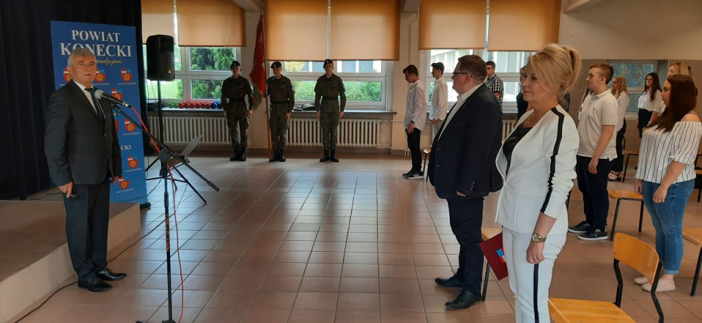 Uczniowie szkół średnich rozpoczęli wakacje! [wideo, fotogaleria]