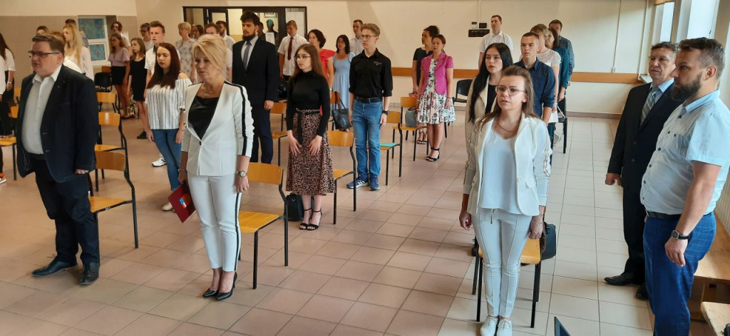 Uczniowie szkół średnich rozpoczęli wakacje! [wideo, fotogaleria]