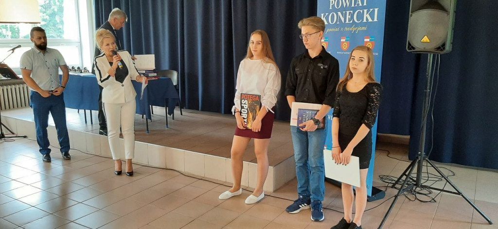 Uczniowie szkół średnich rozpoczęli wakacje! [wideo, fotogaleria]