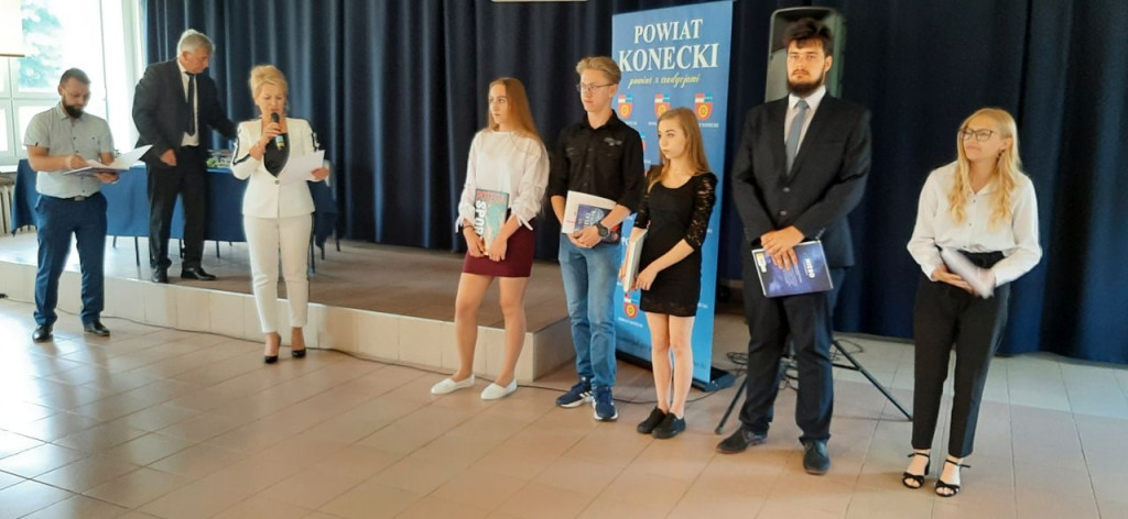 Uczniowie szkół średnich rozpoczęli wakacje! [wideo, fotogaleria]
