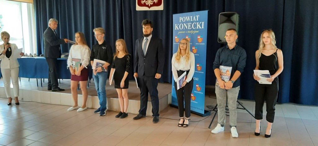 Uczniowie szkół średnich rozpoczęli wakacje! [wideo, fotogaleria]