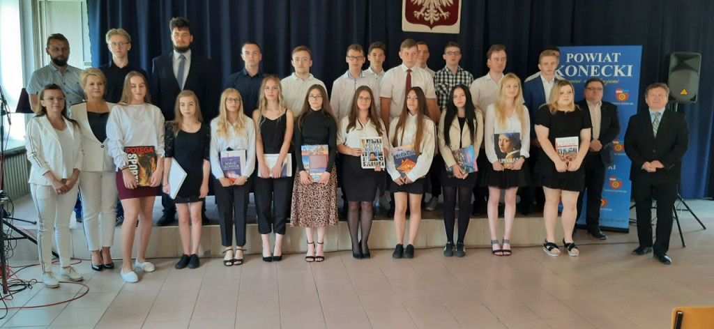 Uczniowie szkół średnich rozpoczęli wakacje! [wideo, fotogaleria]