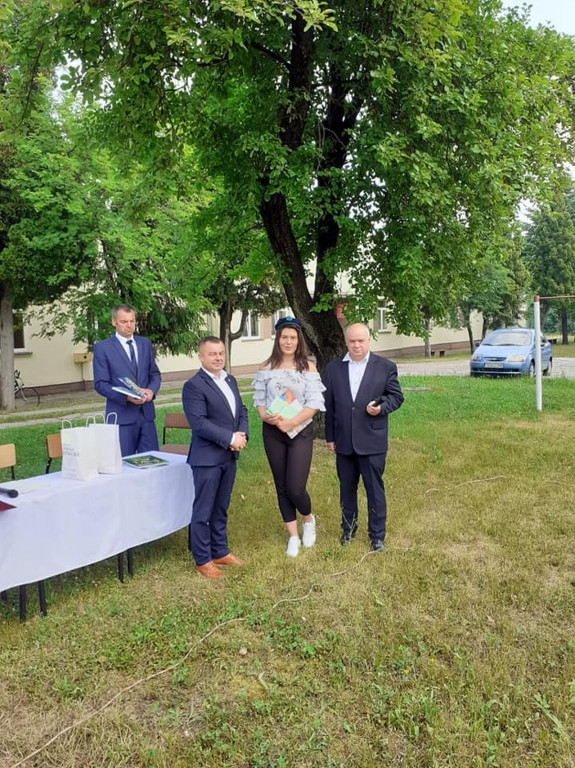 Uczniowie szkół średnich rozpoczęli wakacje! [wideo, fotogaleria]