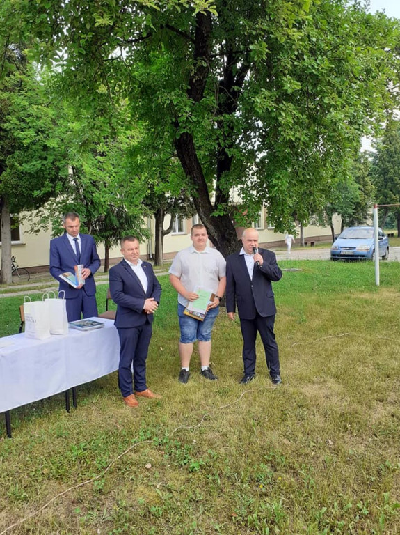 Uczniowie szkół średnich rozpoczęli wakacje! [wideo, fotogaleria]