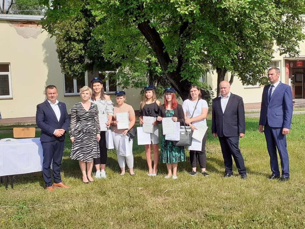 Uczniowie szkół średnich rozpoczęli wakacje! [wideo, fotogaleria]