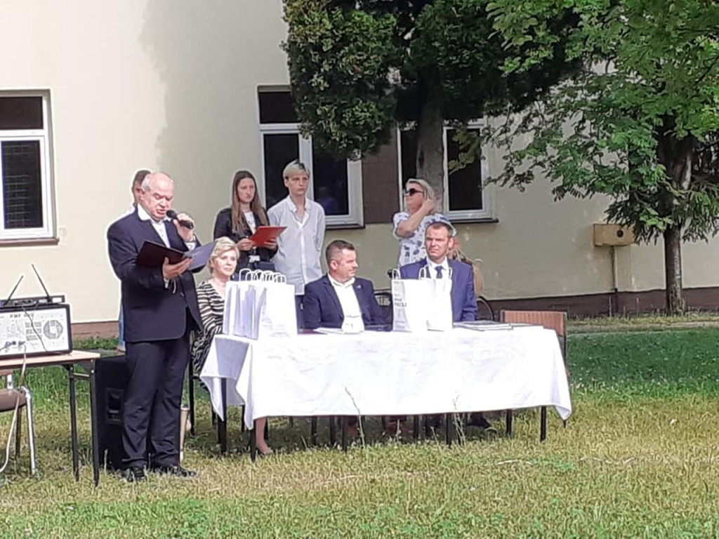 Uczniowie szkół średnich rozpoczęli wakacje! [wideo, fotogaleria]