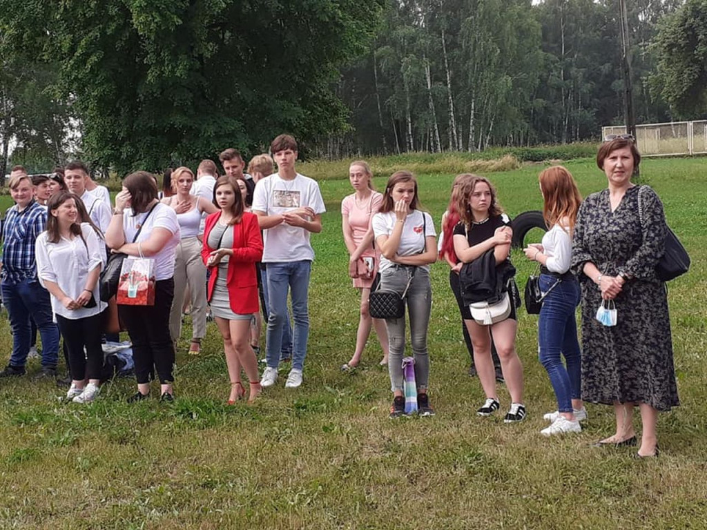 Uczniowie szkół średnich rozpoczęli wakacje! [wideo, fotogaleria]