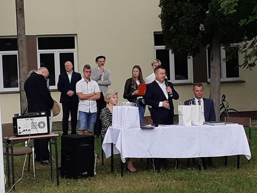 Uczniowie szkół średnich rozpoczęli wakacje! [wideo, fotogaleria]
