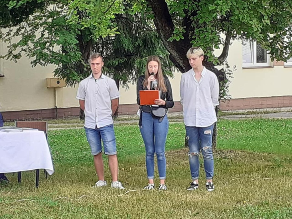 Uczniowie szkół średnich rozpoczęli wakacje! [wideo, fotogaleria]