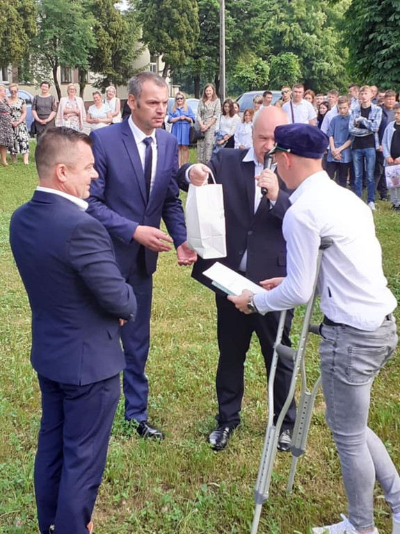 Uczniowie szkół średnich rozpoczęli wakacje! [wideo, fotogaleria]