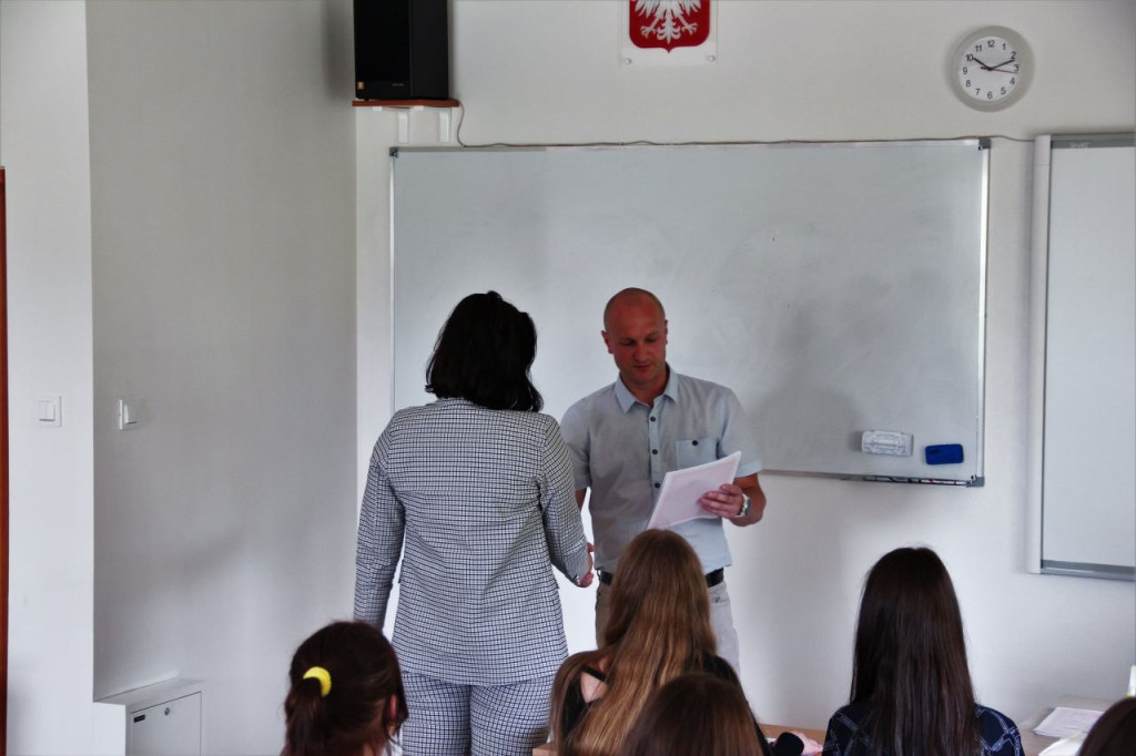 Uczniowie szkół średnich rozpoczęli wakacje! [wideo, fotogaleria]