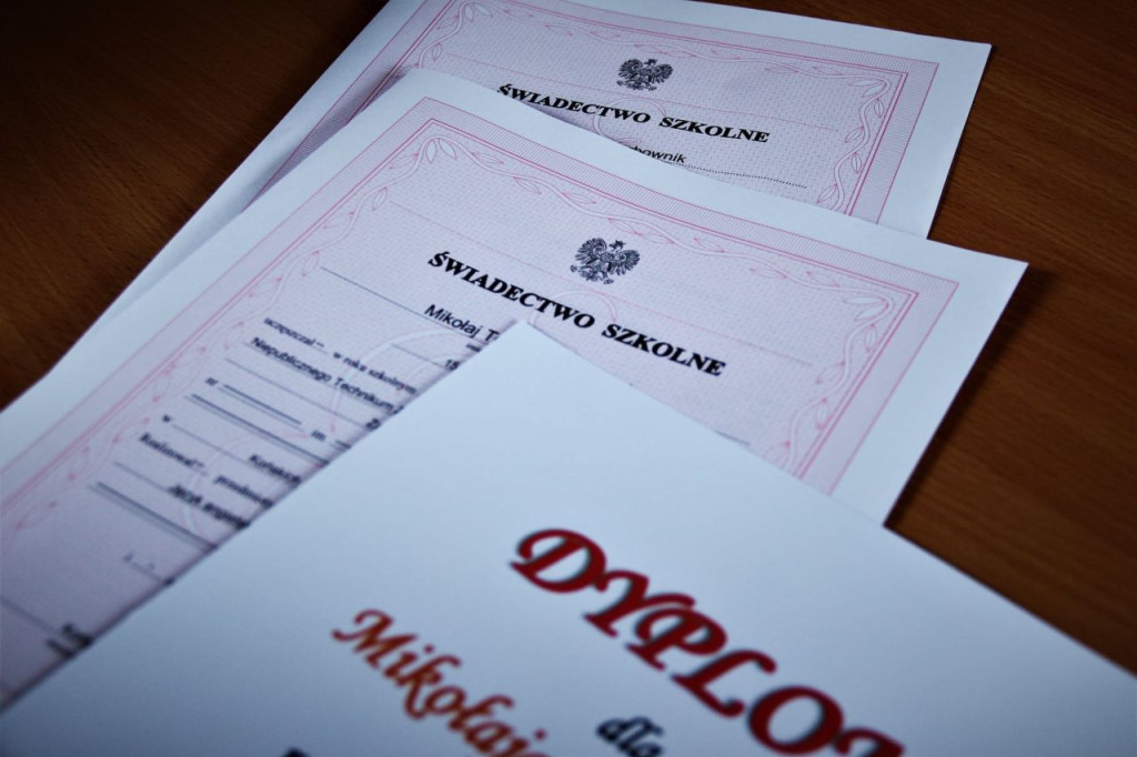 Uczniowie szkół średnich rozpoczęli wakacje! [wideo, fotogaleria]