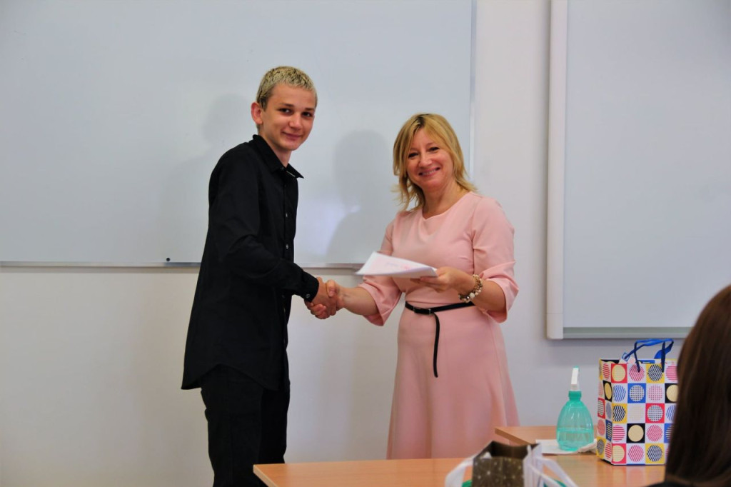 Uczniowie szkół średnich rozpoczęli wakacje! [wideo, fotogaleria]