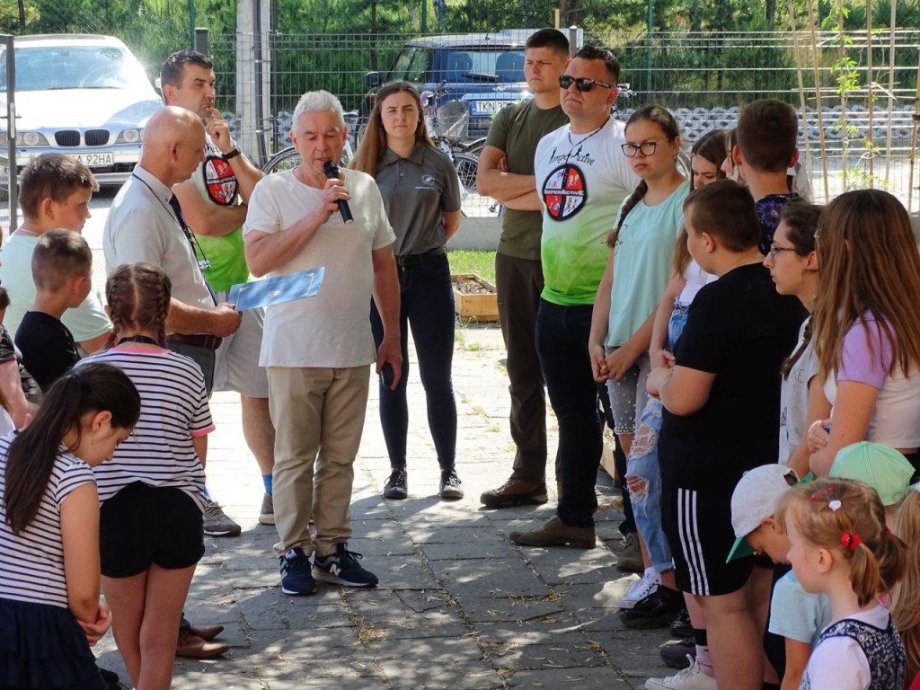 W Górnikach i Smykowie stanęły `Hotele dla owadów` [zdjęcia]