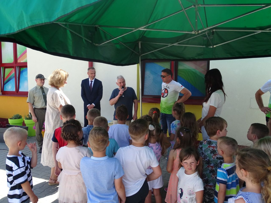 W Górnikach i Smykowie stanęły `Hotele dla owadów` [zdjęcia]