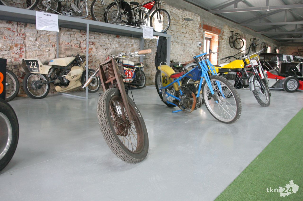 W Modliszewicach otwarto muzeum motoryzacji [wideo, zdjęcia]