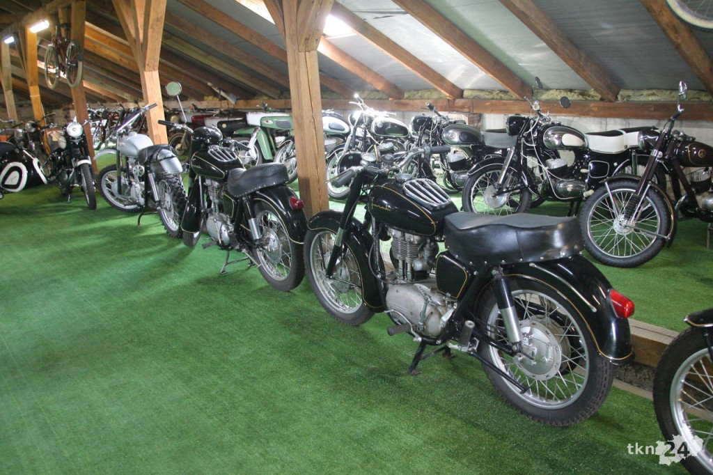 W Modliszewicach otwarto muzeum motoryzacji [wideo, zdjęcia]