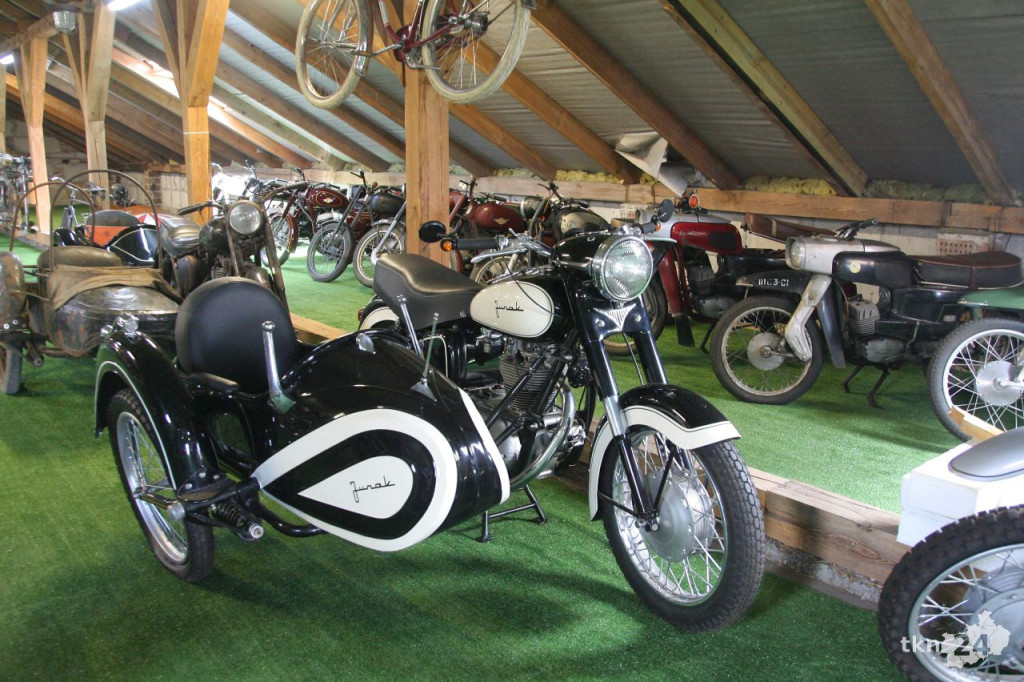 W Modliszewicach otwarto muzeum motoryzacji [wideo, zdjęcia]