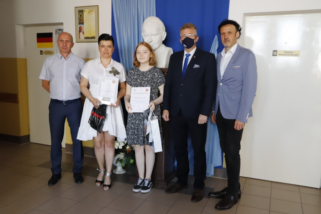 Projektowali fryzury dla postaci historycznych [zdjęcia]