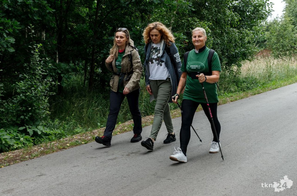 Wspólnie wyruszyli na Piekielny Szlak, by zobaczyć ślady dinozaurów [fotorelacja]