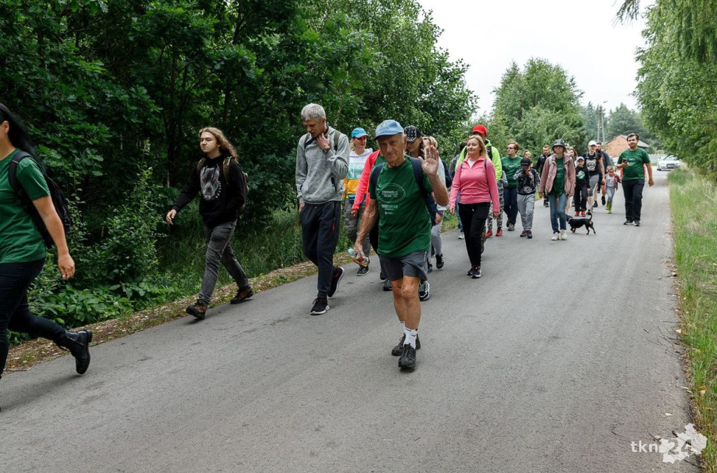 Wspólnie wyruszyli na Piekielny Szlak, by zobaczyć ślady dinozaurów [fotorelacja]