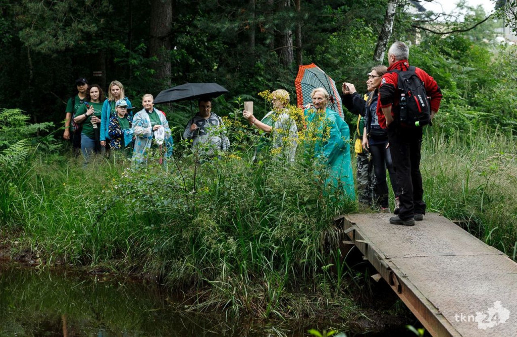 Wspólnie wyruszyli na Piekielny Szlak, by zobaczyć ślady dinozaurów [fotorelacja]