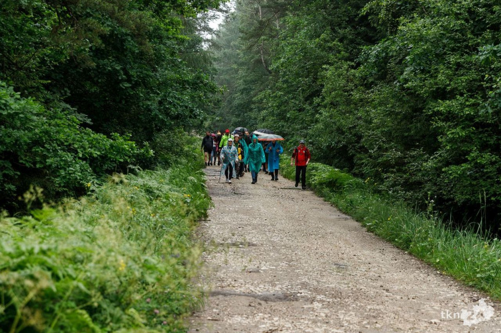Wspólnie wyruszyli na Piekielny Szlak, by zobaczyć ślady dinozaurów [fotorelacja]