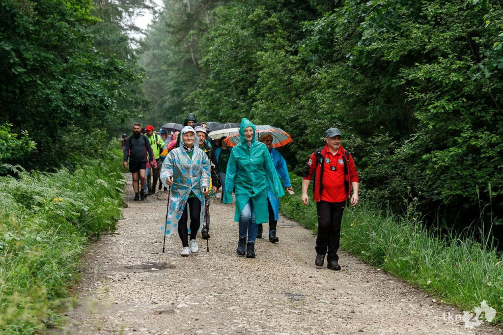 Wspólnie wyruszyli na Piekielny Szlak, by zobaczyć ślady dinozaurów [fotorelacja]