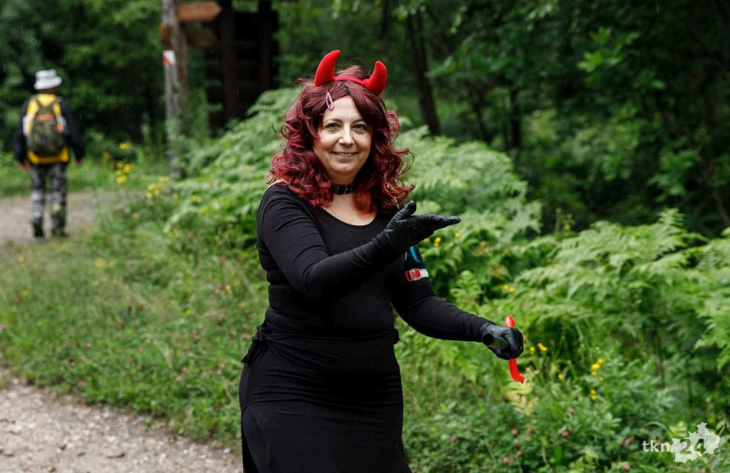Wspólnie wyruszyli na Piekielny Szlak, by zobaczyć ślady dinozaurów [fotorelacja]