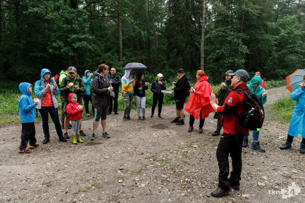 Wspólnie wyruszyli na Piekielny Szlak, by zobaczyć ślady dinozaurów [fotorelacja]