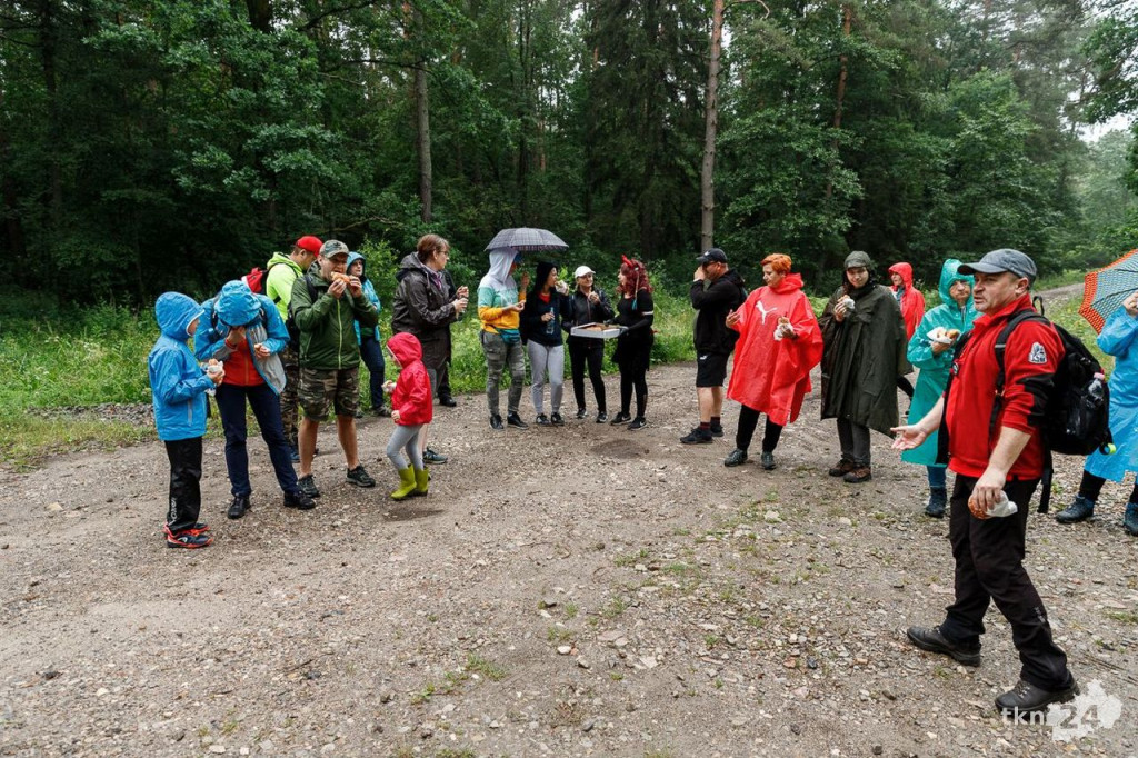 Wspólnie wyruszyli na Piekielny Szlak, by zobaczyć ślady dinozaurów [fotorelacja]
