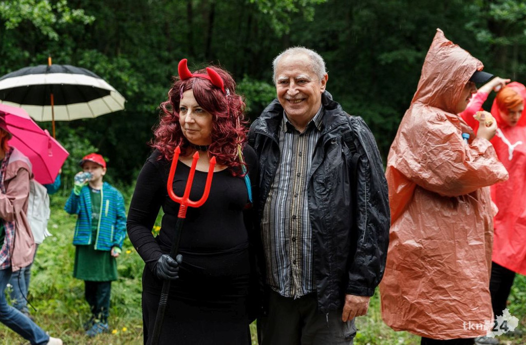 Wspólnie wyruszyli na Piekielny Szlak, by zobaczyć ślady dinozaurów [fotorelacja]
