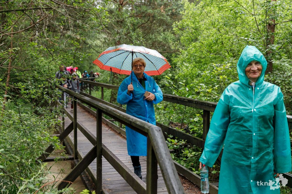 Wspólnie wyruszyli na Piekielny Szlak, by zobaczyć ślady dinozaurów [fotorelacja]