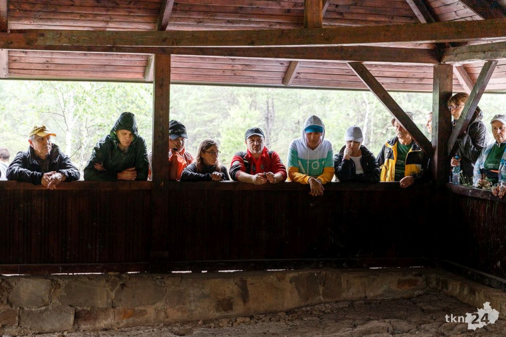 Wspólnie wyruszyli na Piekielny Szlak, by zobaczyć ślady dinozaurów [fotorelacja]