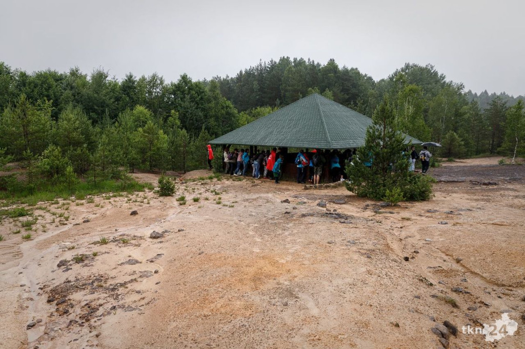 Wspólnie wyruszyli na Piekielny Szlak, by zobaczyć ślady dinozaurów [fotorelacja]
