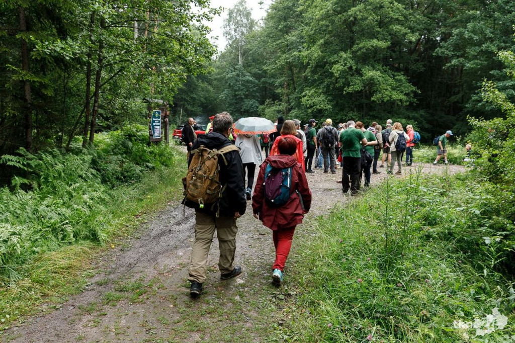 Wspólnie wyruszyli na Piekielny Szlak, by zobaczyć ślady dinozaurów [fotorelacja]