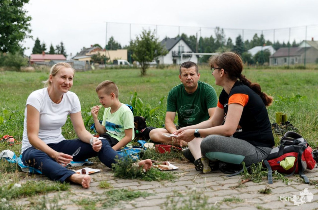 Wspólnie wyruszyli na Piekielny Szlak, by zobaczyć ślady dinozaurów [fotorelacja]