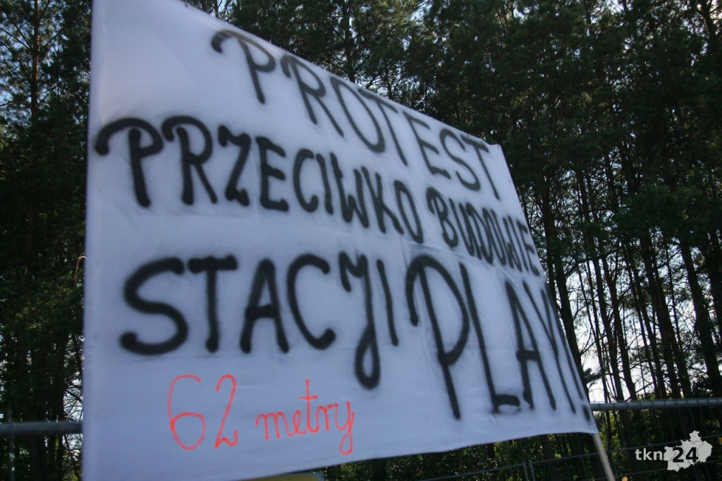 Mieszkańcy przeciw masztowi telefonii. Trwają protesty [aktualizacja, wideo, zdjęcia]