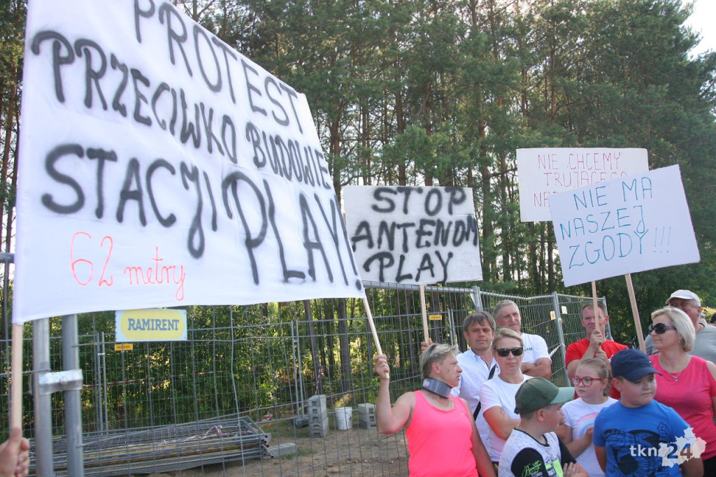 Mieszkańcy przeciw masztowi telefonii. Trwają protesty [aktualizacja, wideo, zdjęcia]