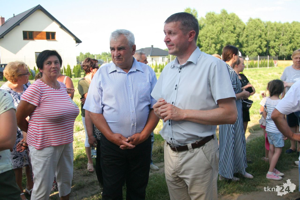 Mieszkańcy przeciw masztowi telefonii. Trwają protesty [aktualizacja, wideo, zdjęcia]