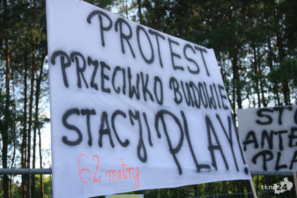 Mieszkańcy przeciw masztowi telefonii. Trwają protesty [aktualizacja, wideo, zdjęcia]