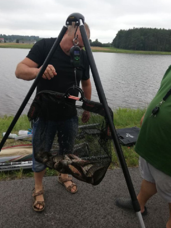 Zawody wędkarskie nad Zalewem `Antoniów` z wysoką frekwencją [zdjęcia]